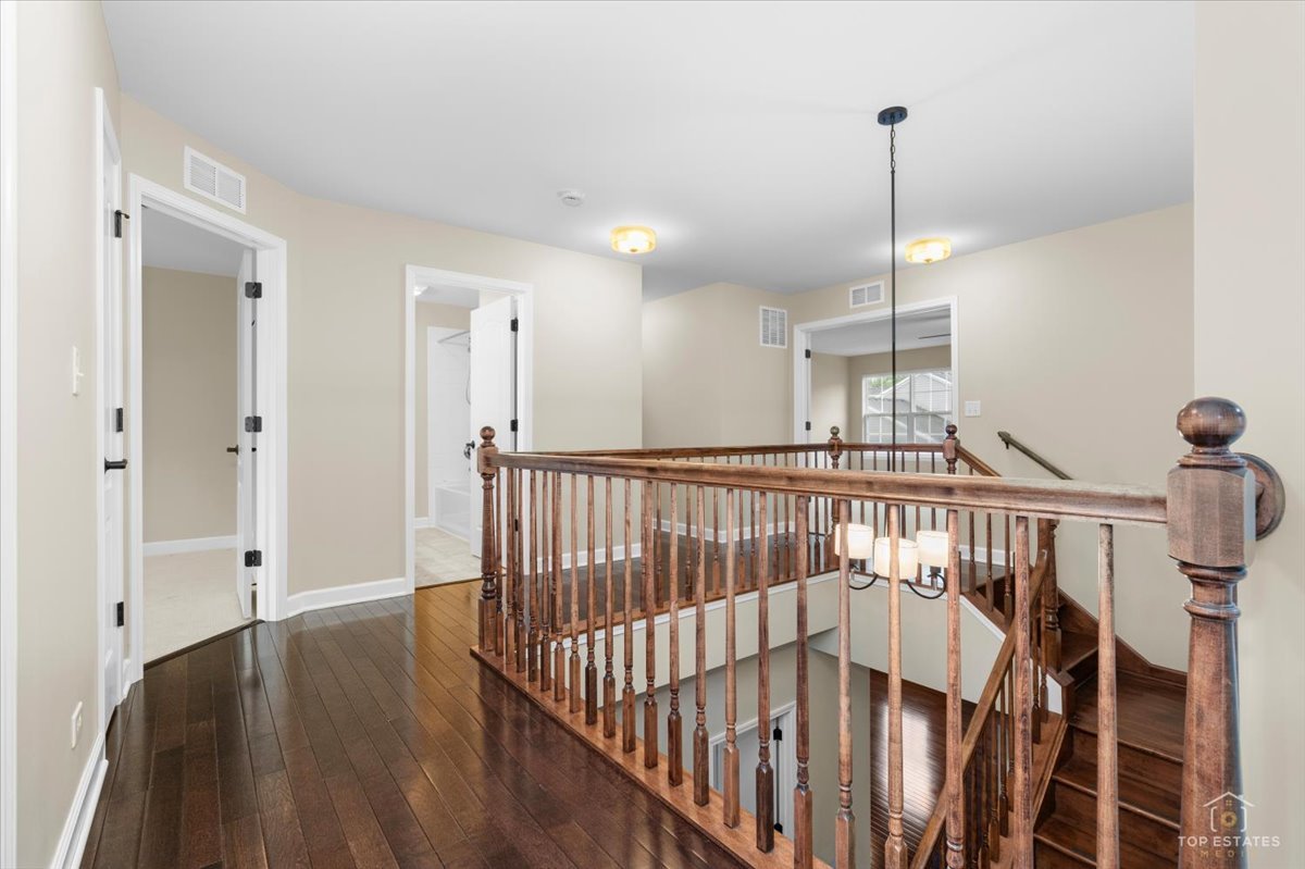 1551 E Olive Street, Palatine, IL 60074