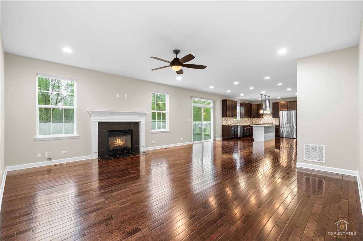 1551 E Olive Street, Palatine, IL 60074