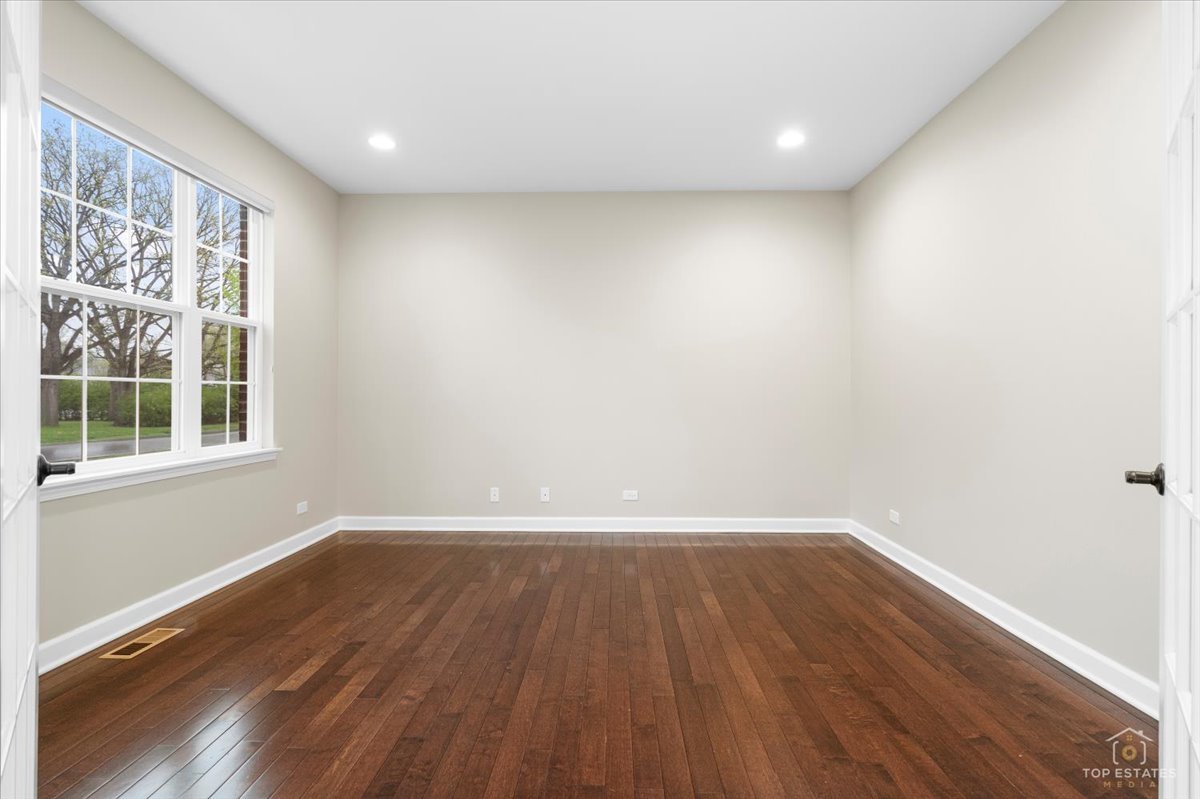 1551 E Olive Street, Palatine, IL 60074