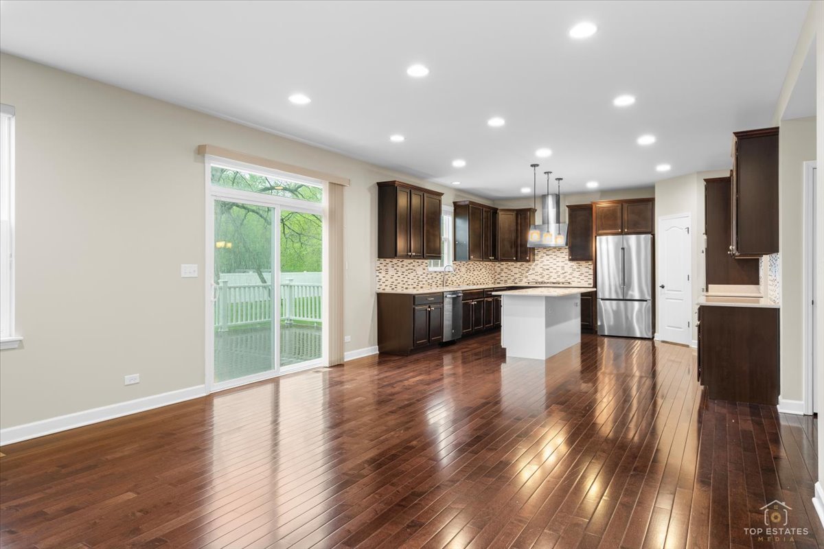 1551 E Olive Street, Palatine, IL 60074