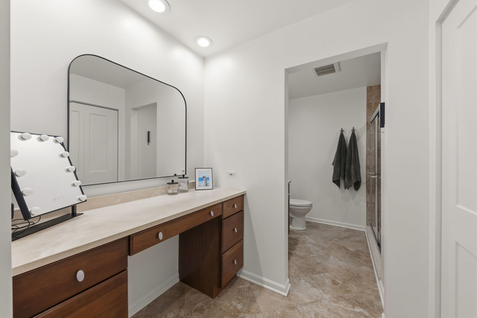 1921 Wexford Circle, Wheaton, IL 60189