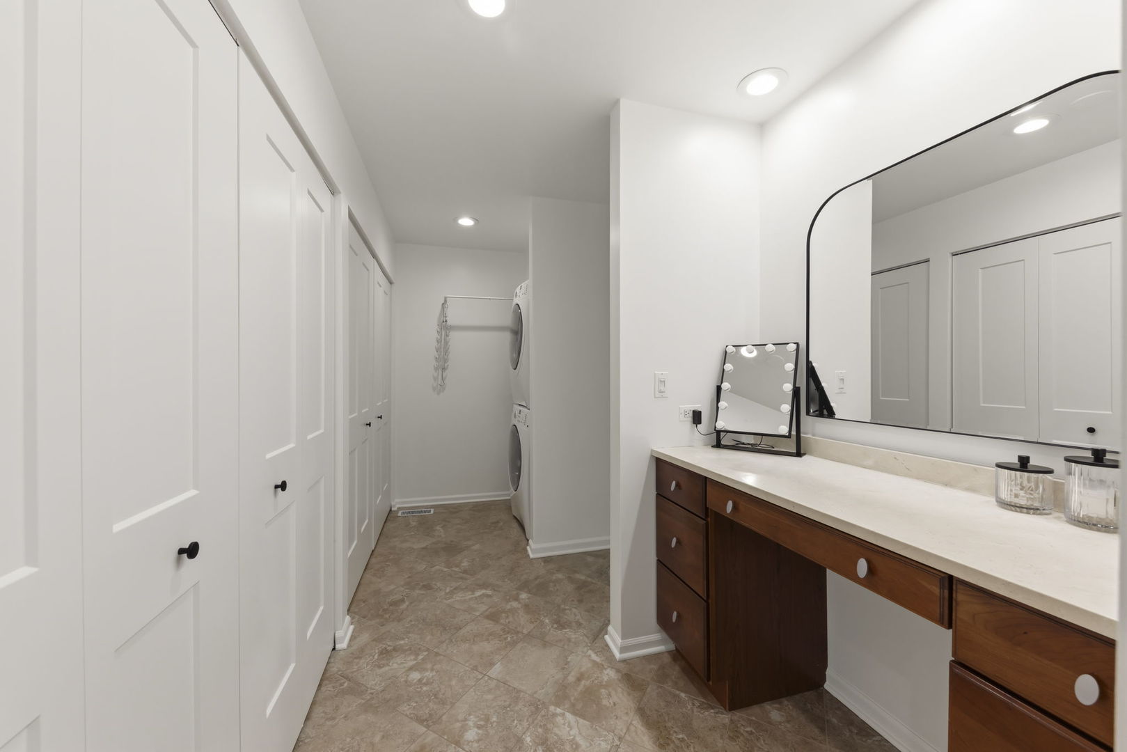 1921 Wexford Circle, Wheaton, IL 60189