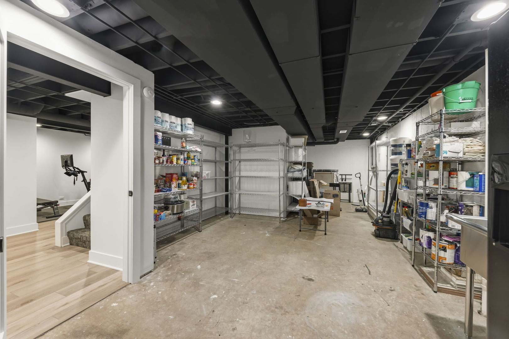 1921 Wexford Circle, Wheaton, IL 60189