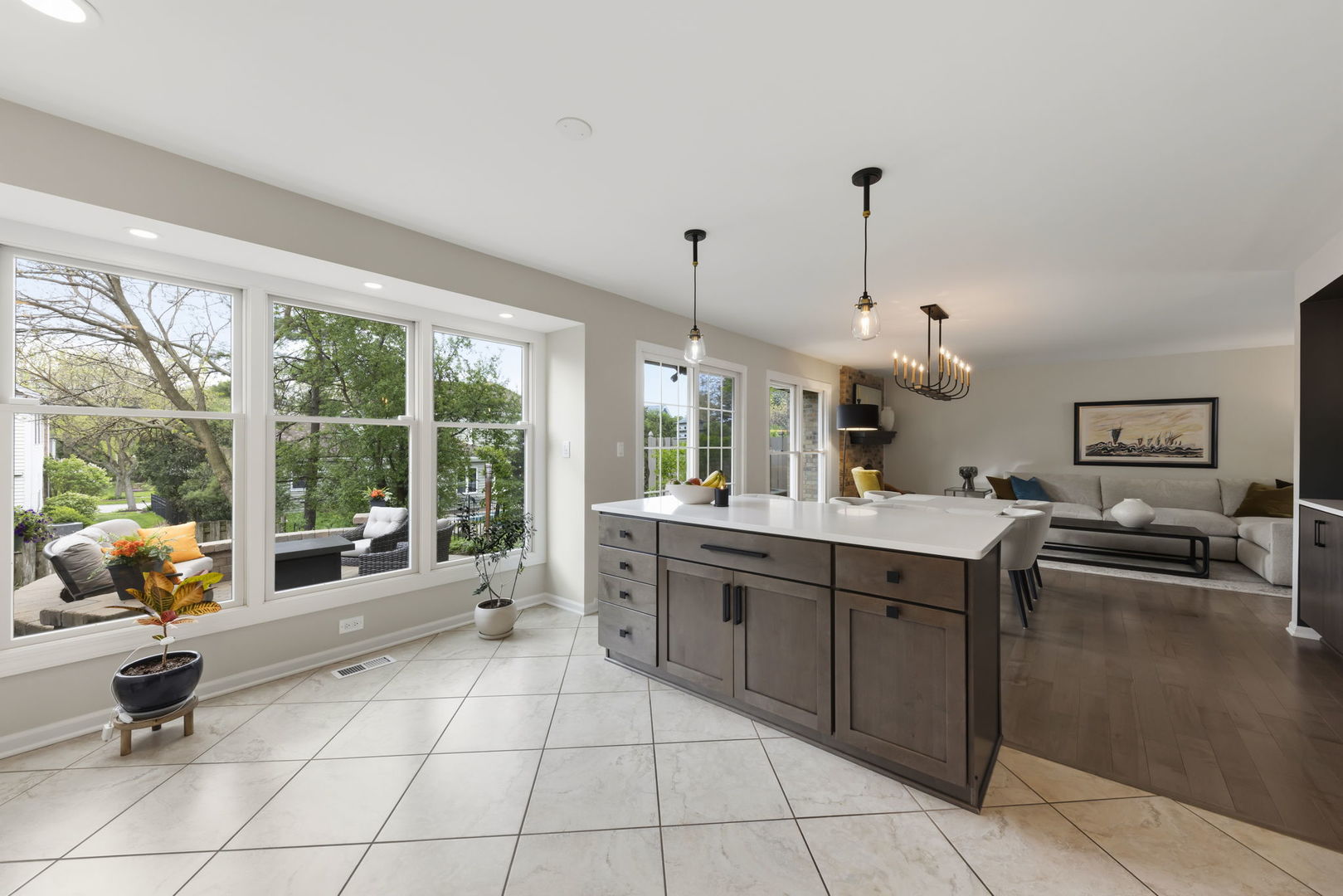 1921 Wexford Circle, Wheaton, IL 60189