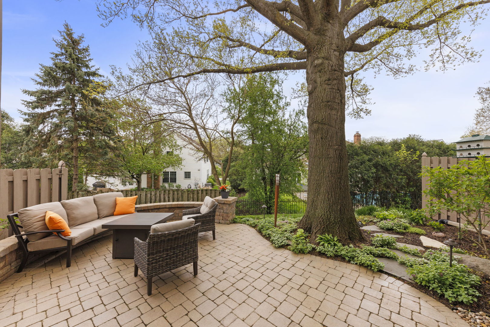 1921 Wexford Circle, Wheaton, IL 60189