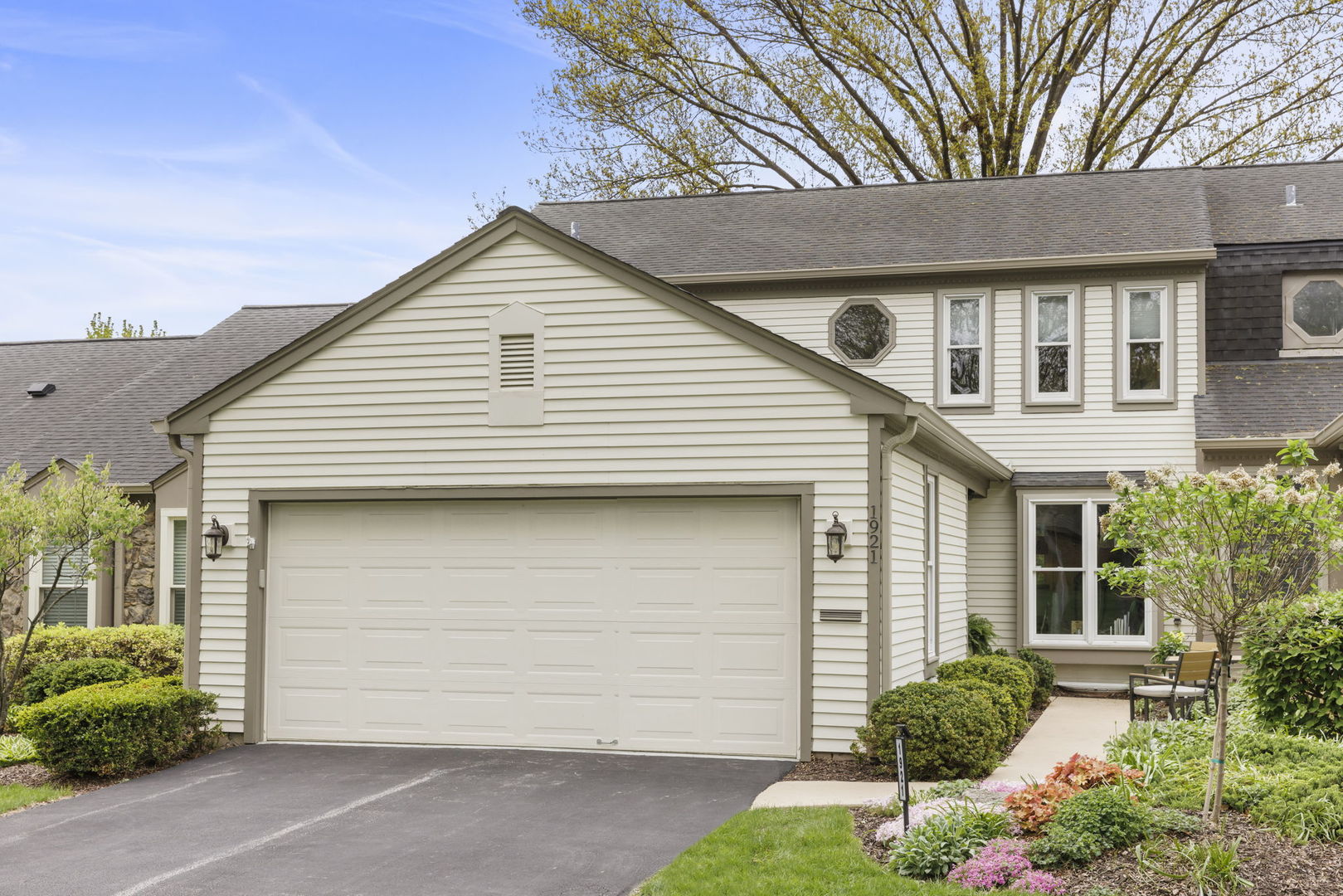 1921 Wexford Circle, Wheaton, IL 60189