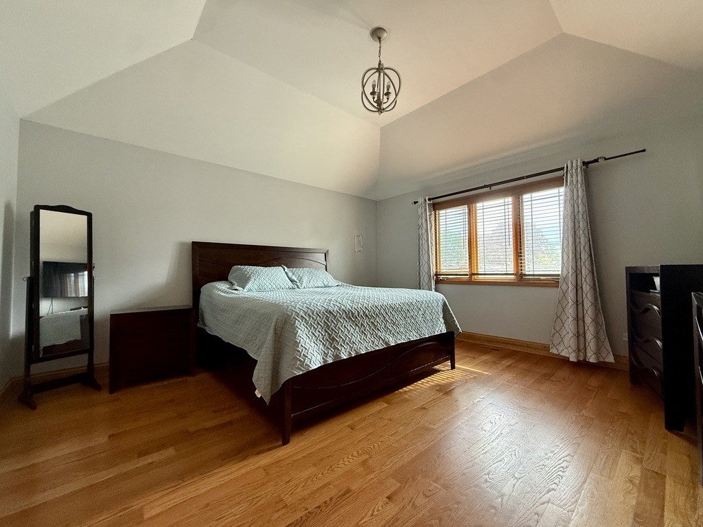 8017 Oak Park Avenue, Burbank, IL 60459