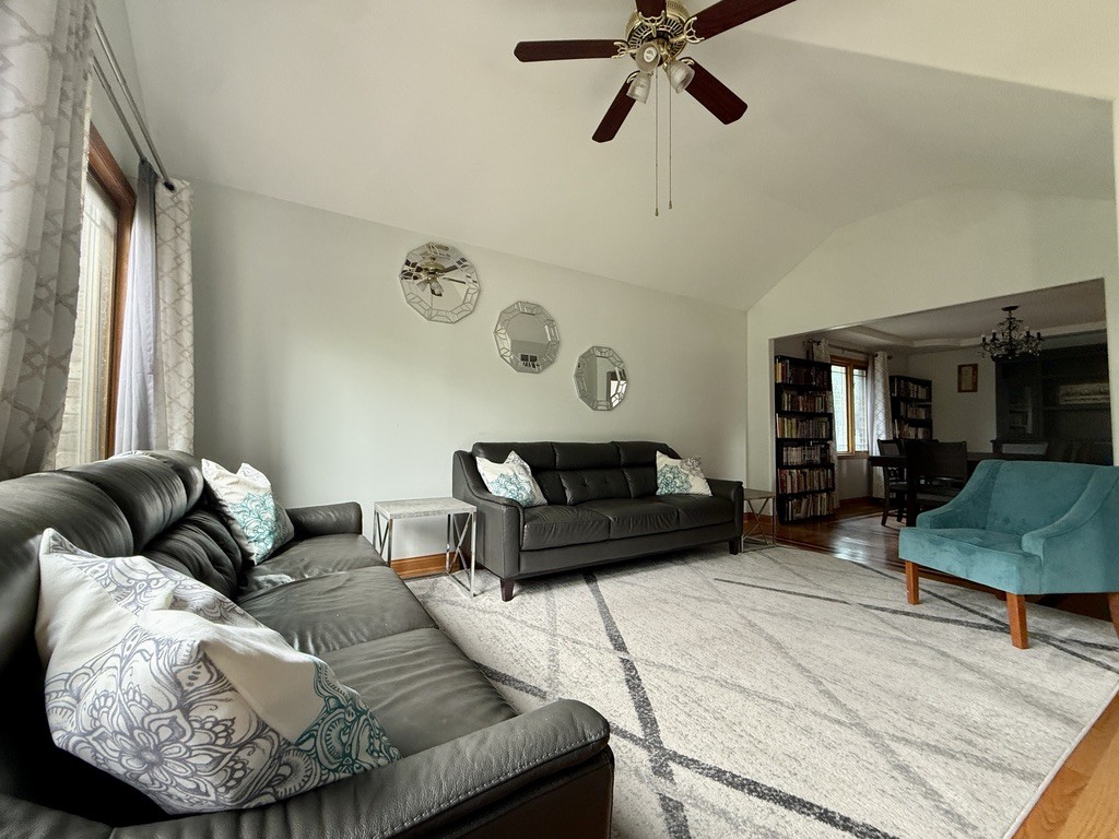 8017 Oak Park Avenue, Burbank, IL 60459