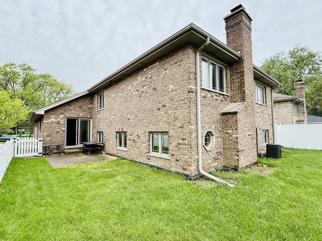 8017 Oak Park Avenue, Burbank, IL 60459