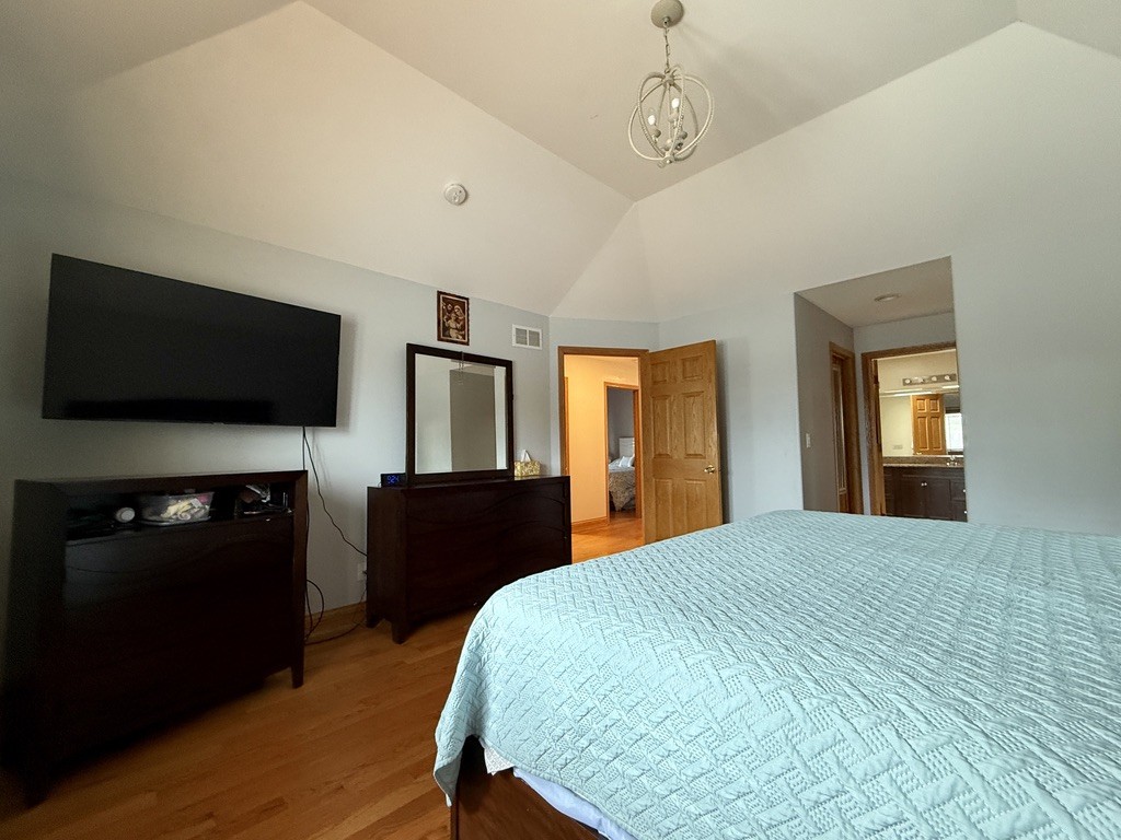 8017 Oak Park Avenue, Burbank, IL 60459