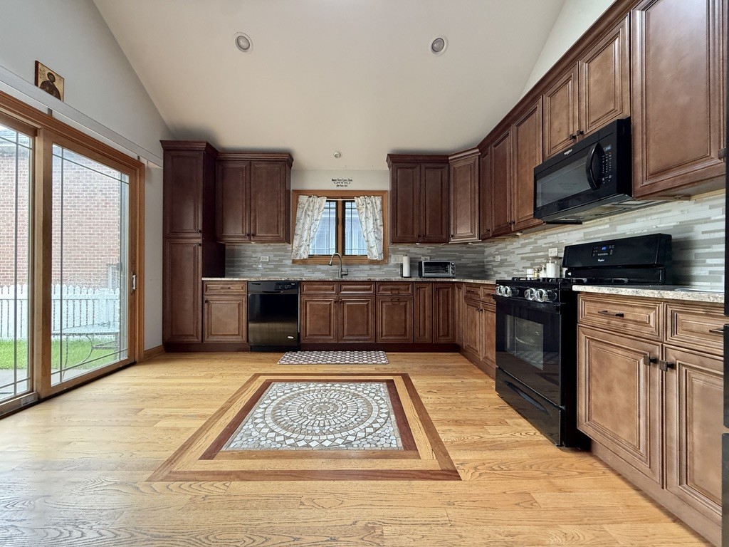 8017 Oak Park Avenue, Burbank, IL 60459