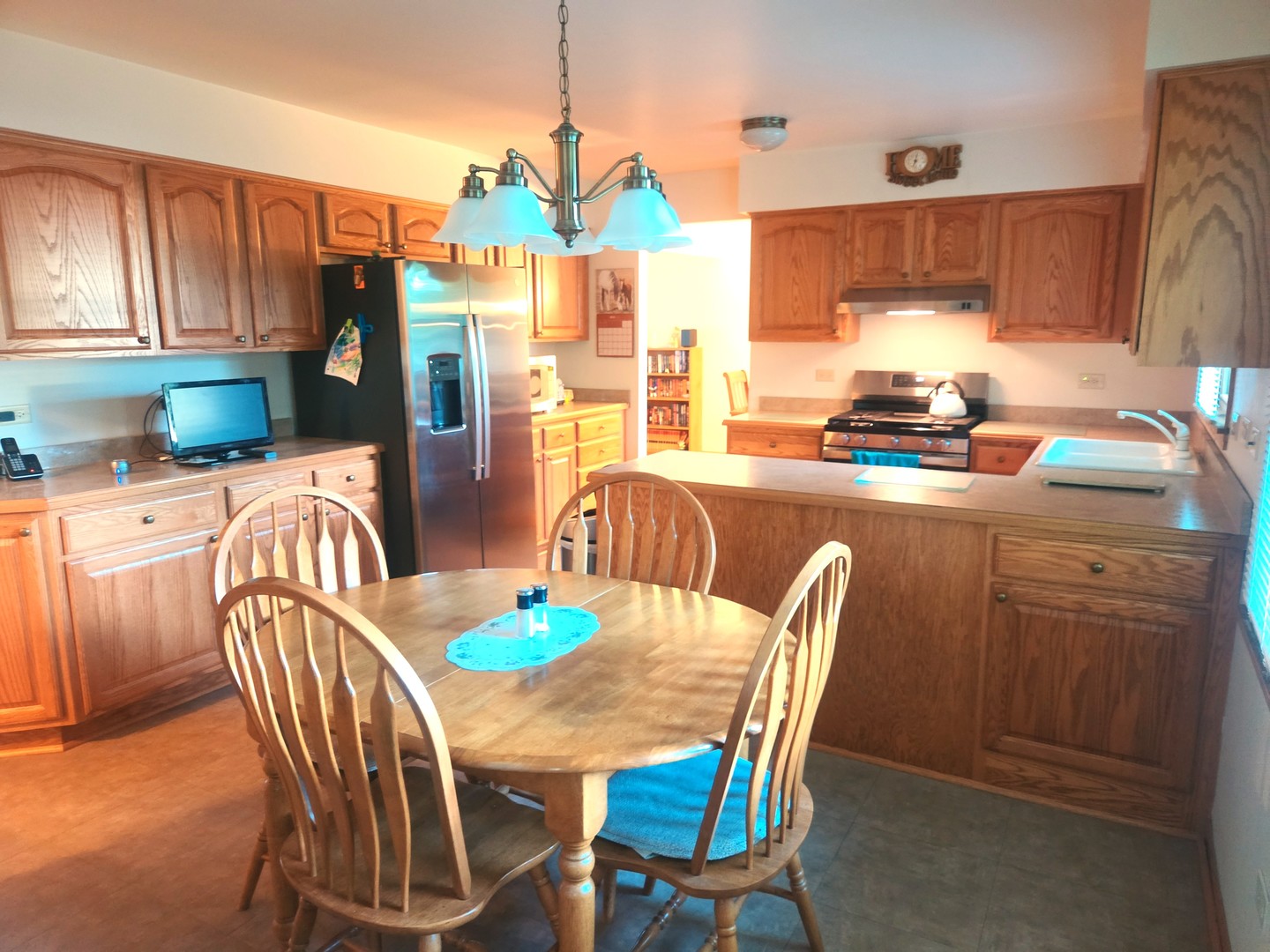 18W193 Holly Avenue, Darien, IL 60561