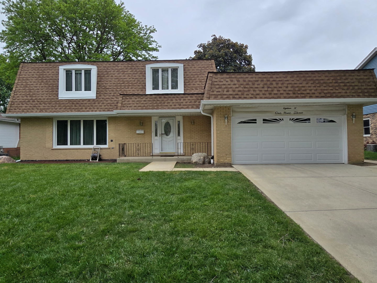 18W193 Holly Avenue, Darien, IL 60561