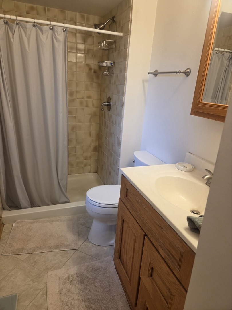 18W193 Holly Avenue, Darien, IL 60561