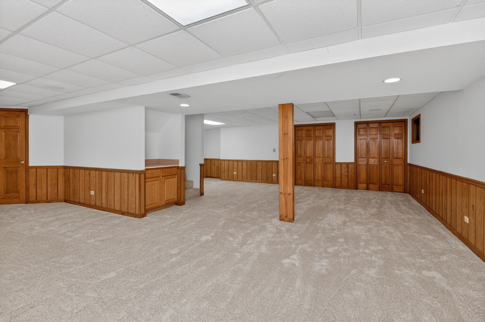 1694 Hampshire Drive, Elk Grove Village, IL 60007