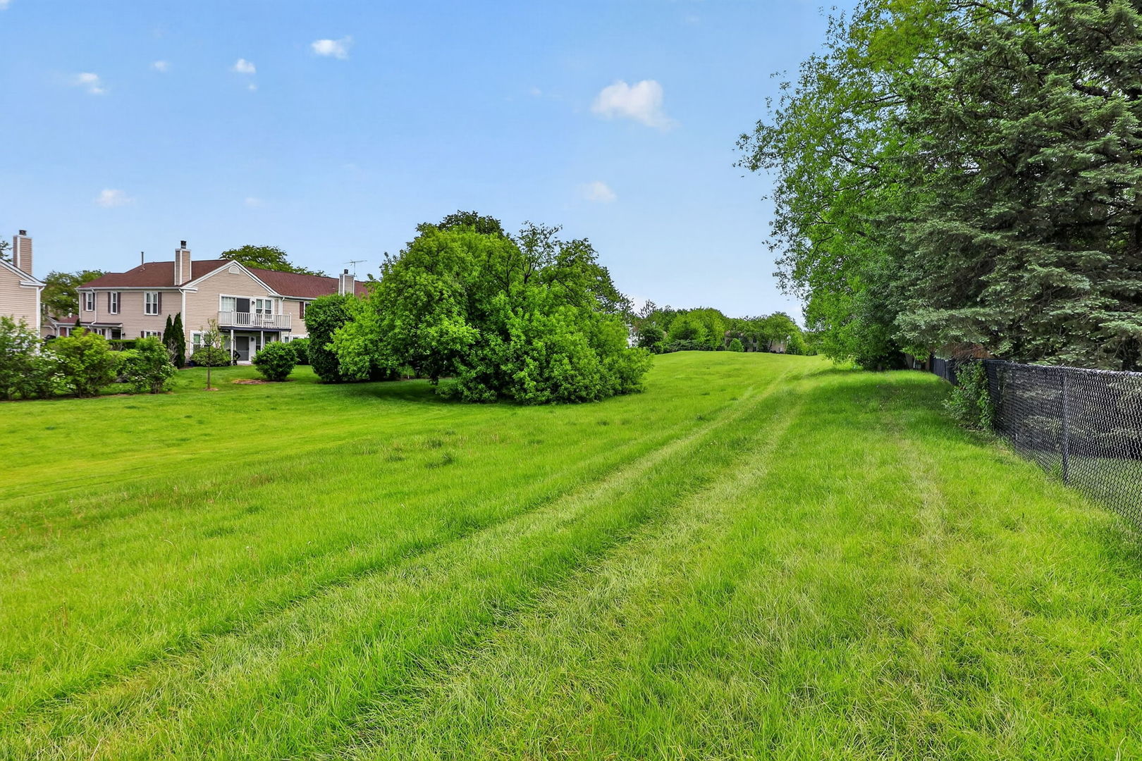 1694 Hampshire Drive, Elk Grove Village, IL 60007