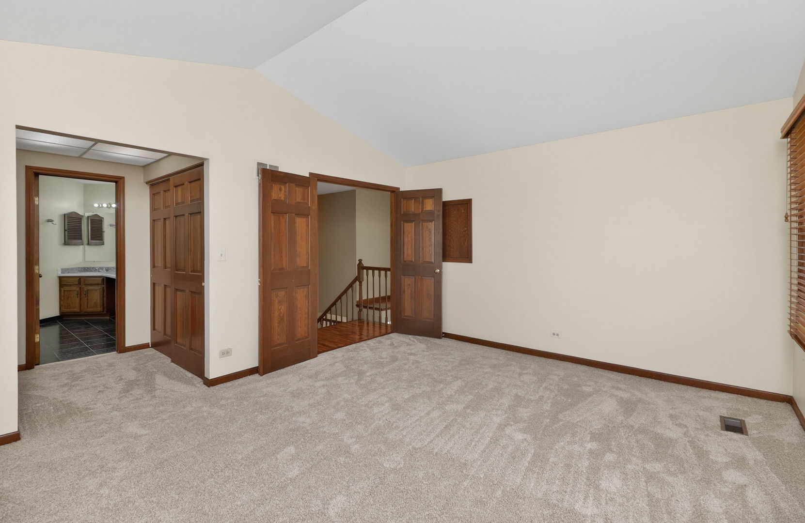 1694 Hampshire Drive, Elk Grove Village, IL 60007