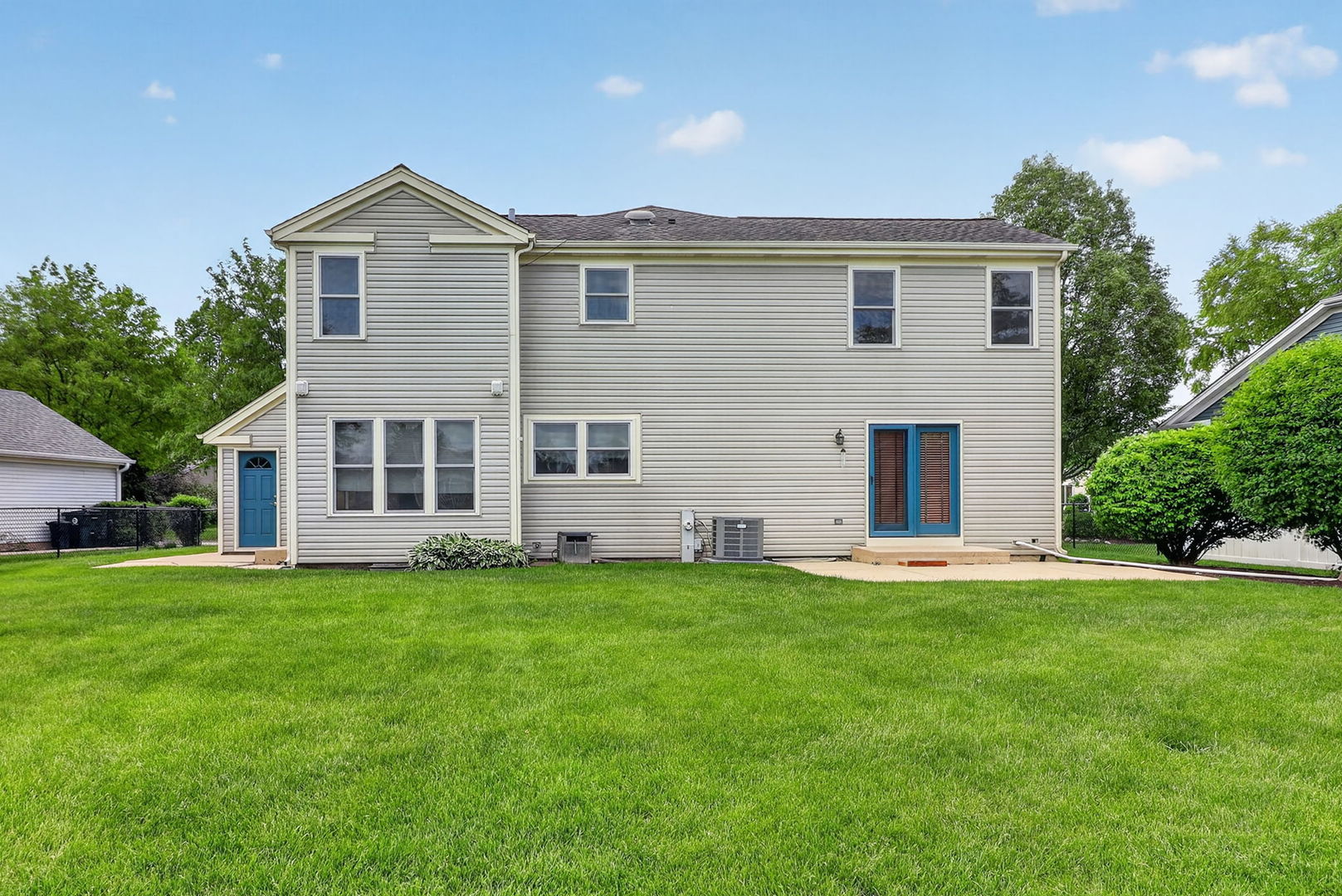 1694 Hampshire Drive, Elk Grove Village, IL 60007