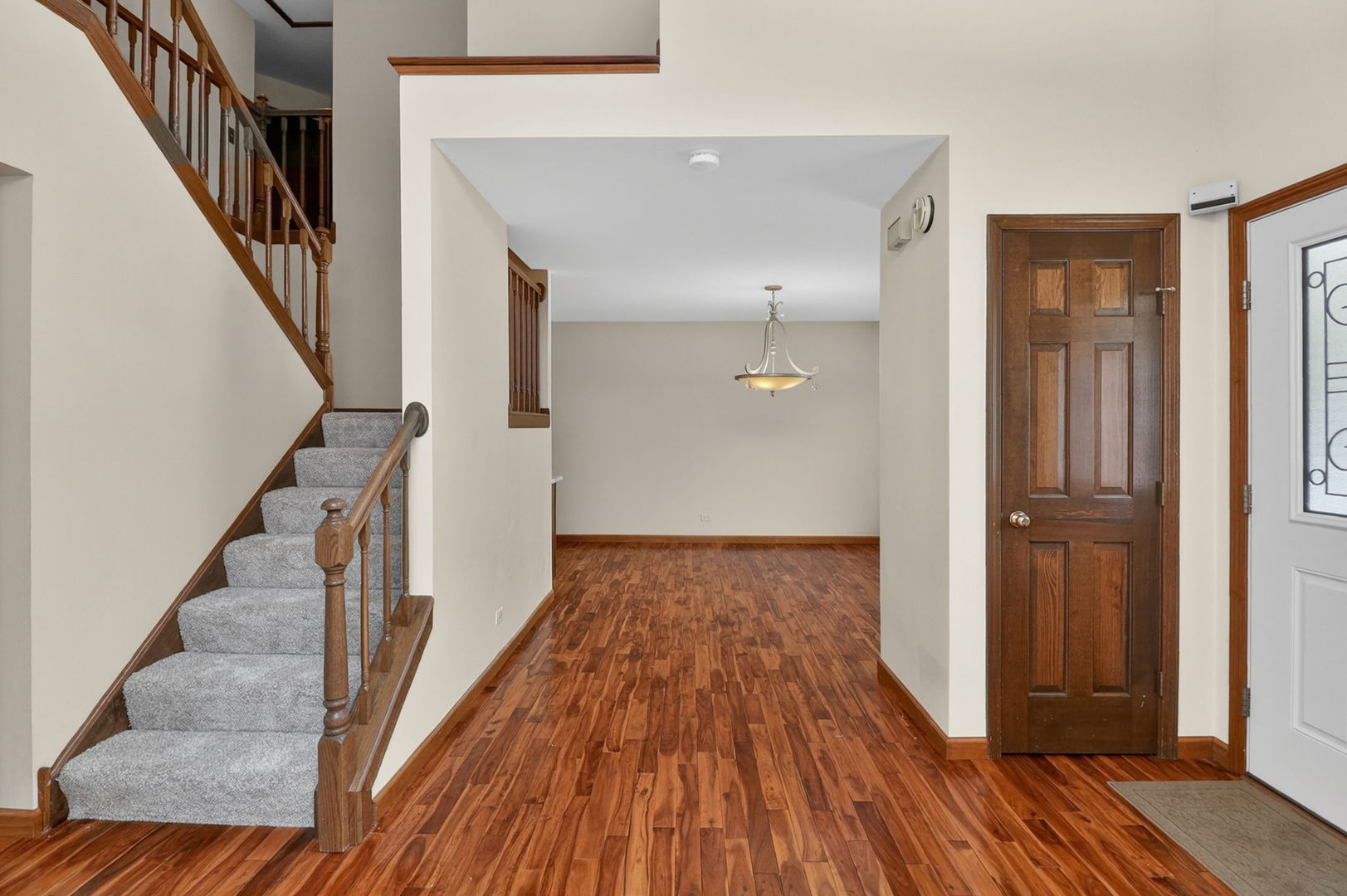 1694 Hampshire Drive, Elk Grove Village, IL 60007