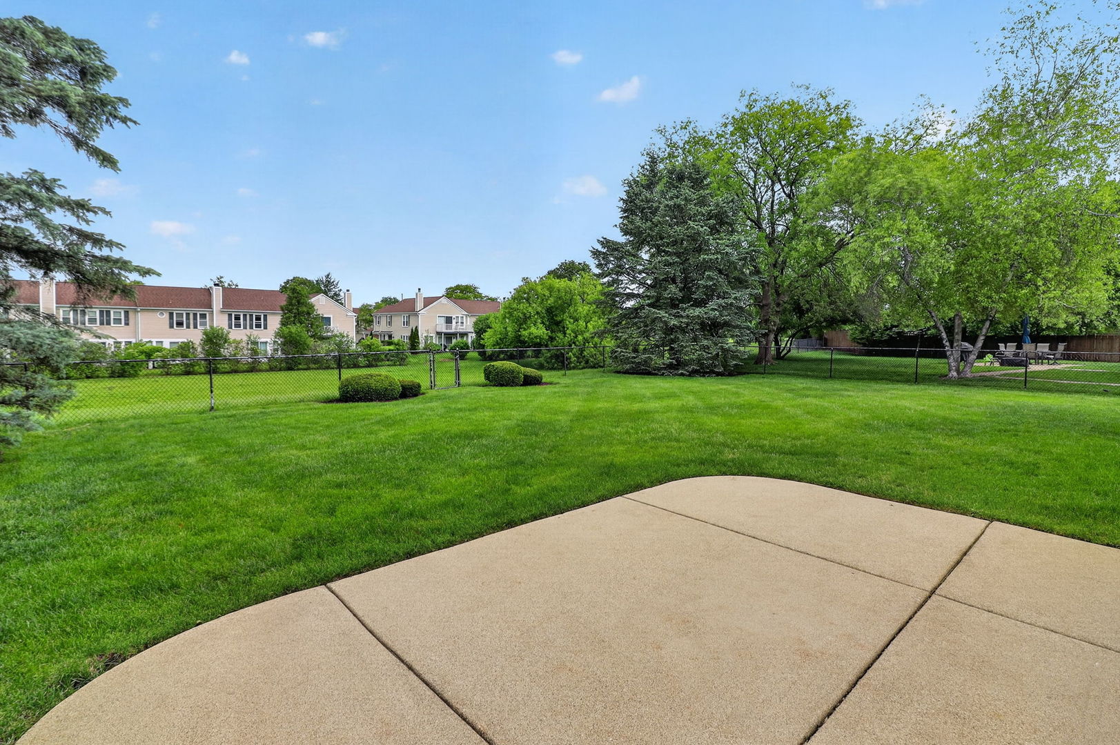 1694 Hampshire Drive, Elk Grove Village, IL 60007