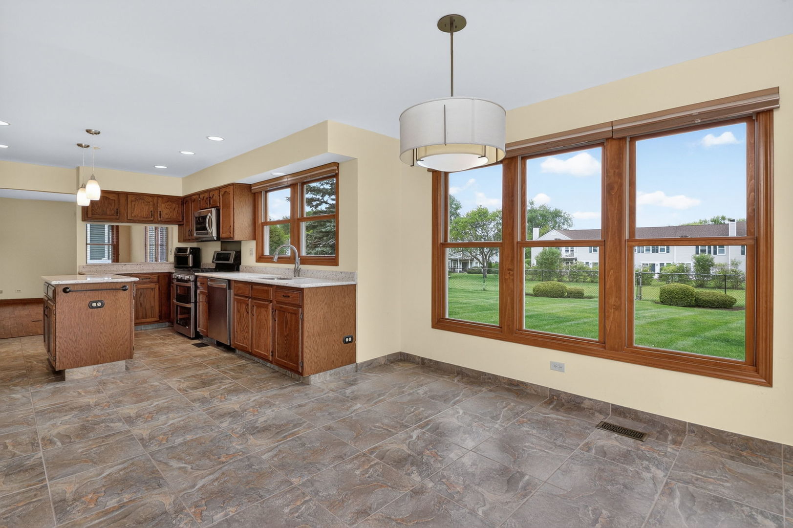 1694 Hampshire Drive, Elk Grove Village, IL 60007