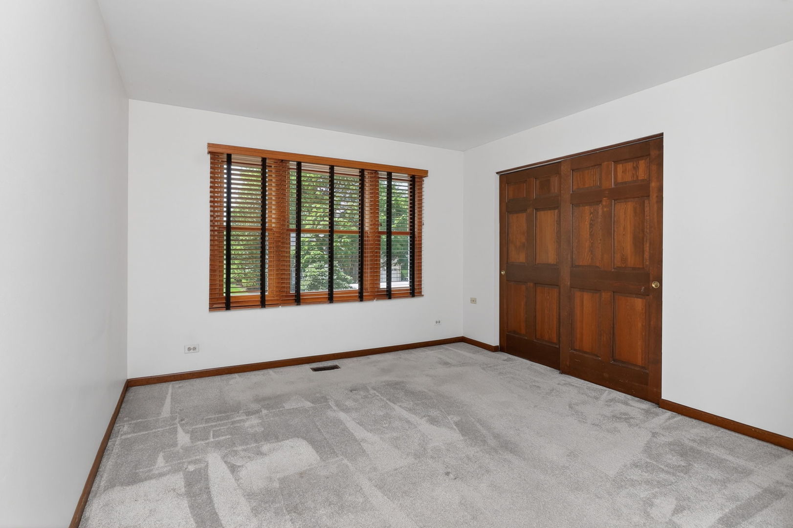 1694 Hampshire Drive, Elk Grove Village, IL 60007
