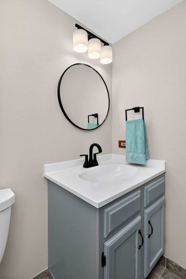 1694 Hampshire Drive, Elk Grove Village, IL 60007