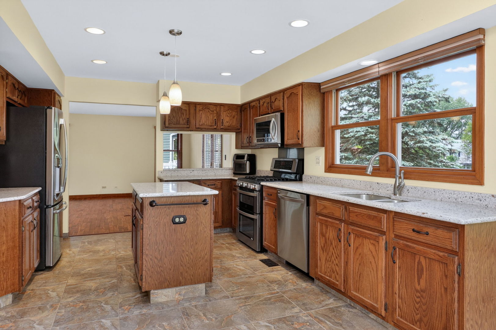 1694 Hampshire Drive, Elk Grove Village, IL 60007