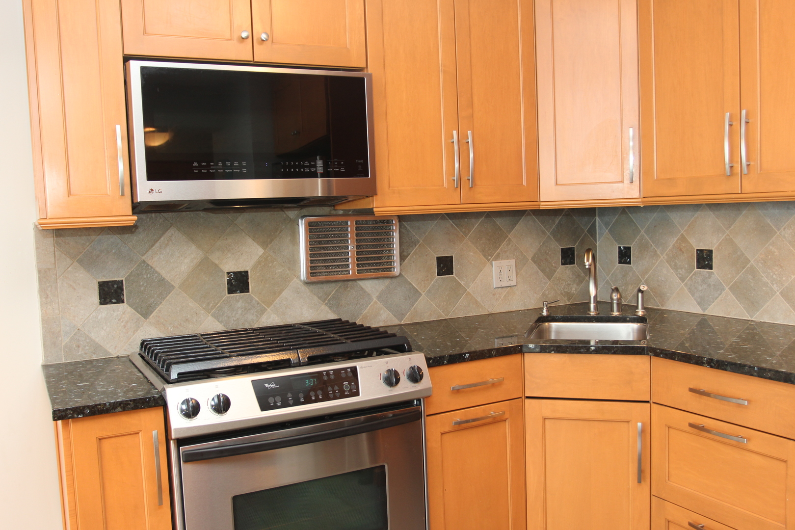 400 E Randolph Street #3405, Chicago, IL 60601