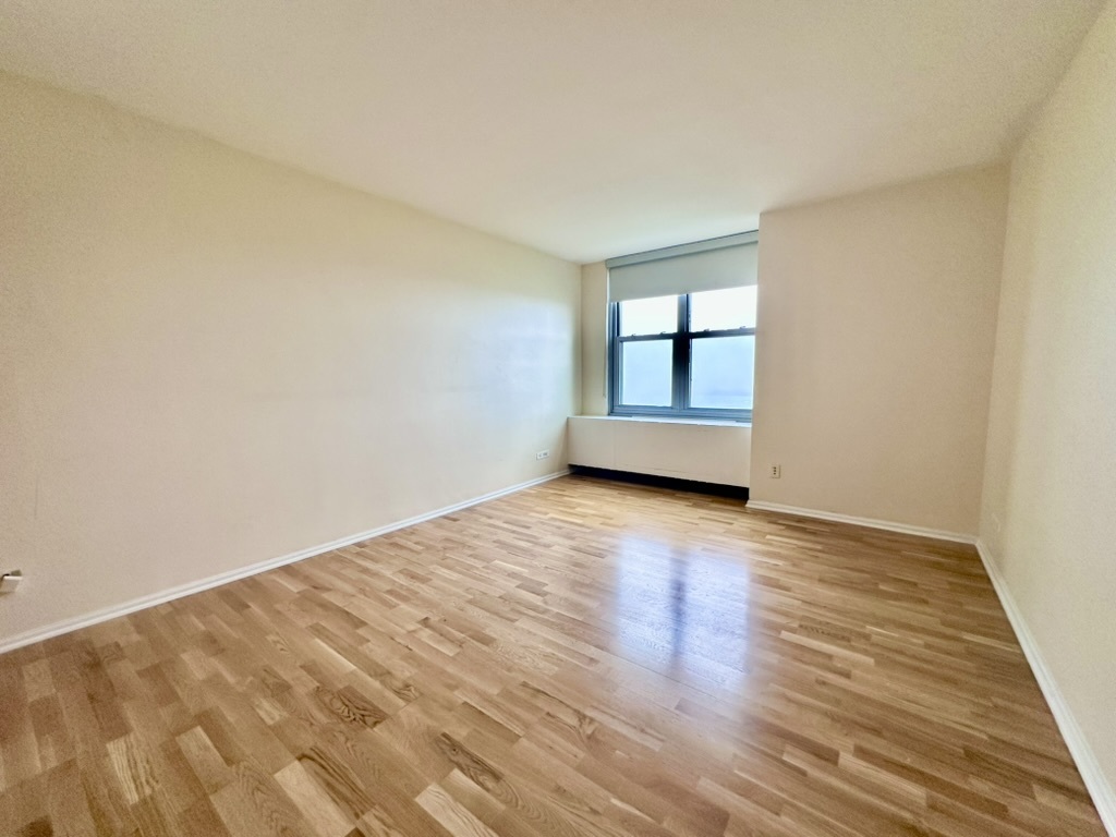 400 E Randolph Street #3405, Chicago, IL 60601