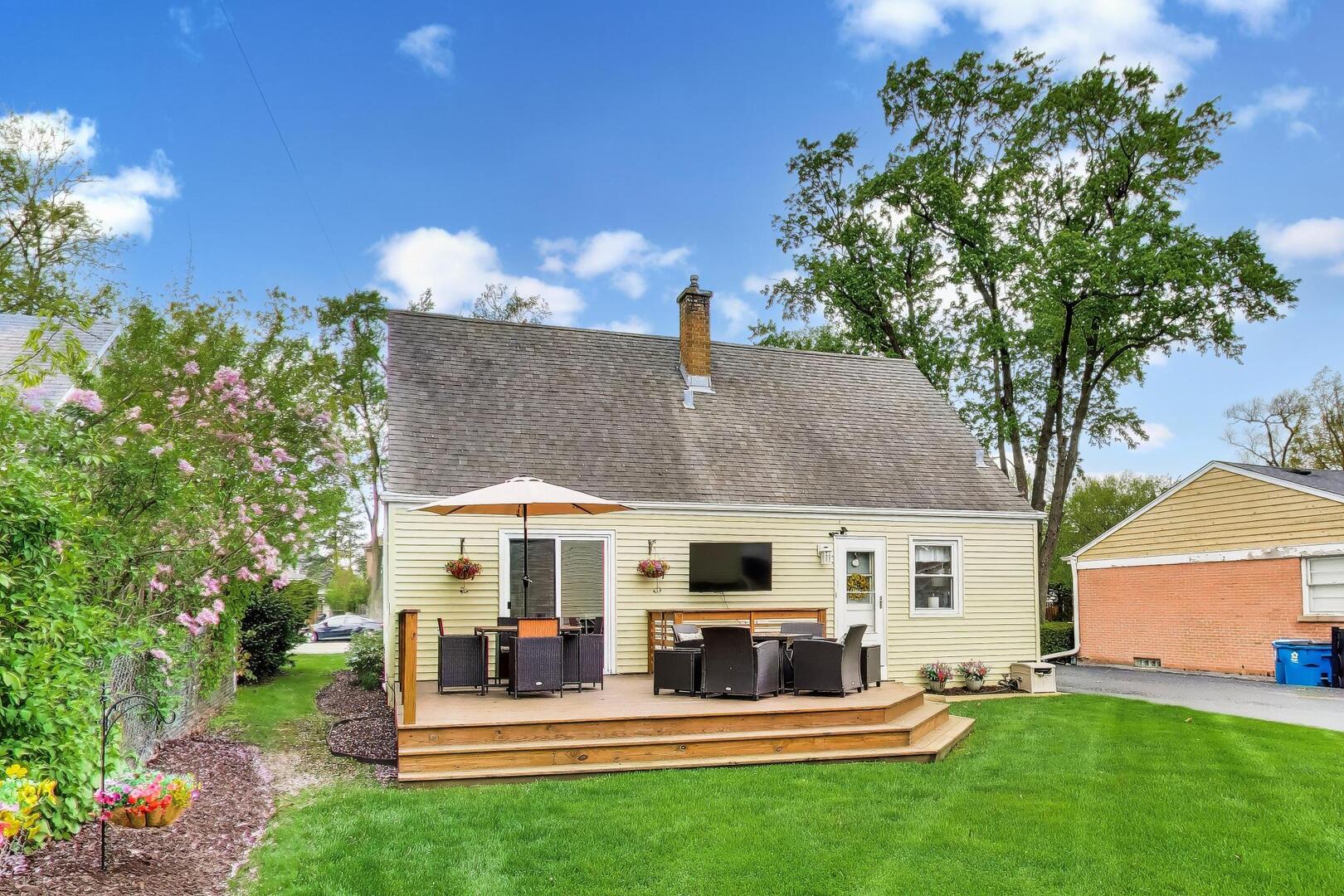 817 S Spring Road, Elmhurst, IL 60126