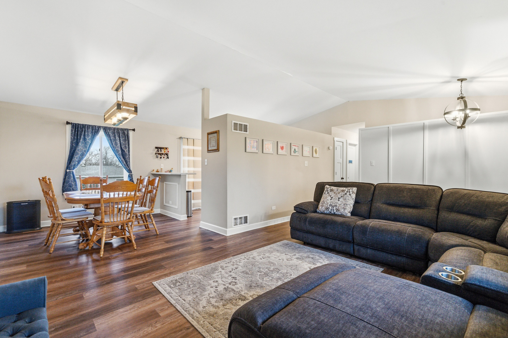 7654 W Moorefield Drive, Frankfort, IL 60423