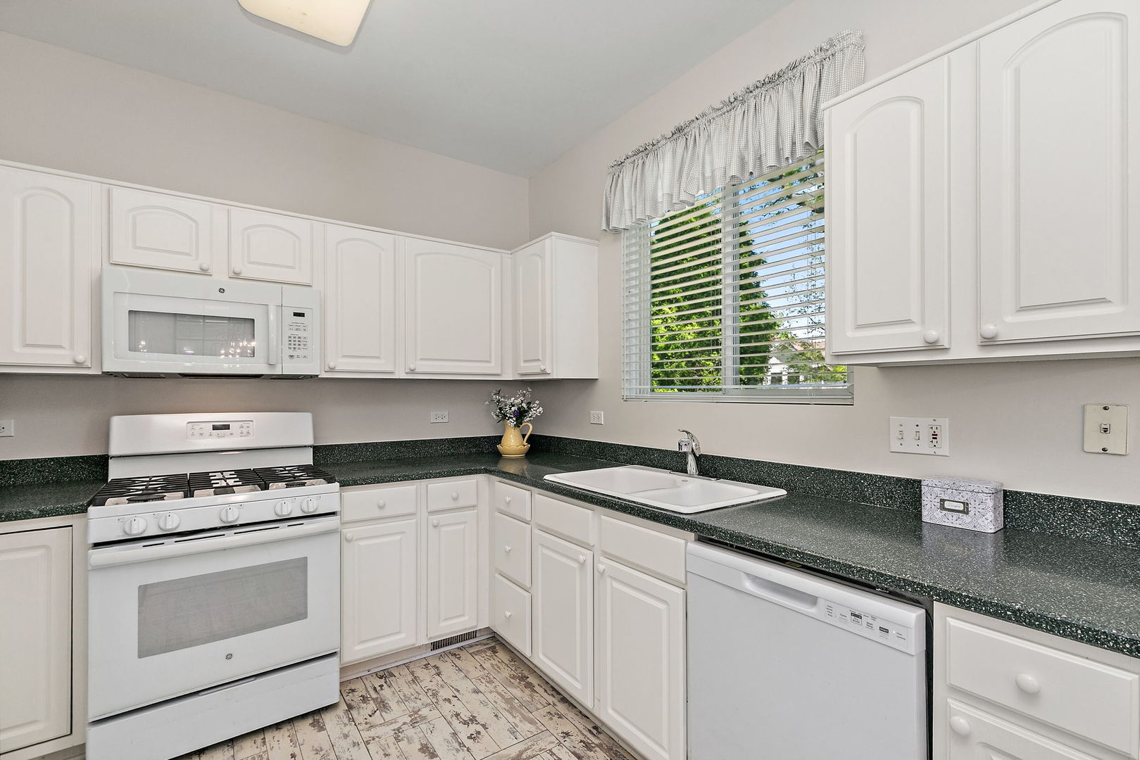 13000 Coventry Lane, Huntley, IL 60142