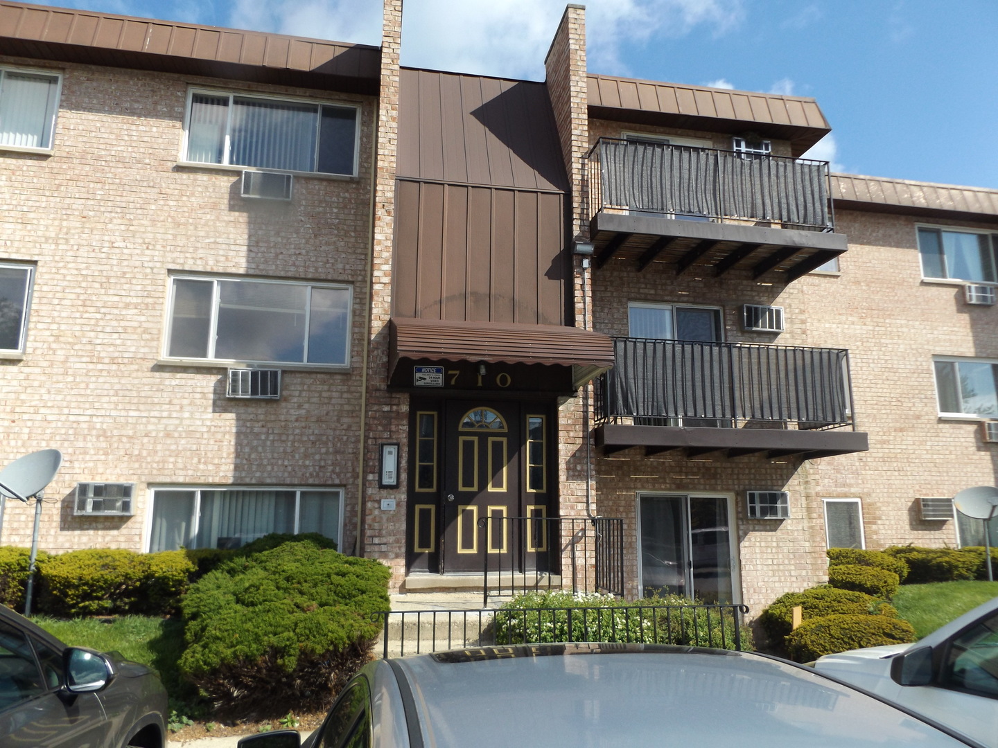 710 W Huntington Commons Road #2B, Mount Prospect, IL 60056