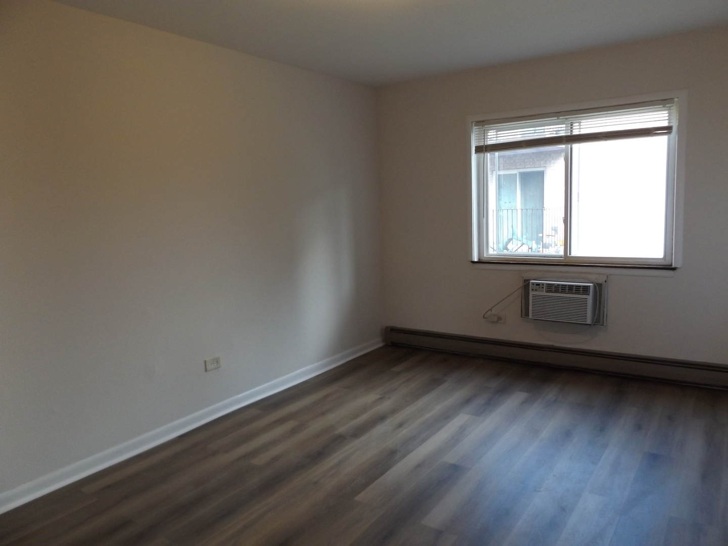 710 W Huntington Commons Road #2B, Mount Prospect, IL 60056