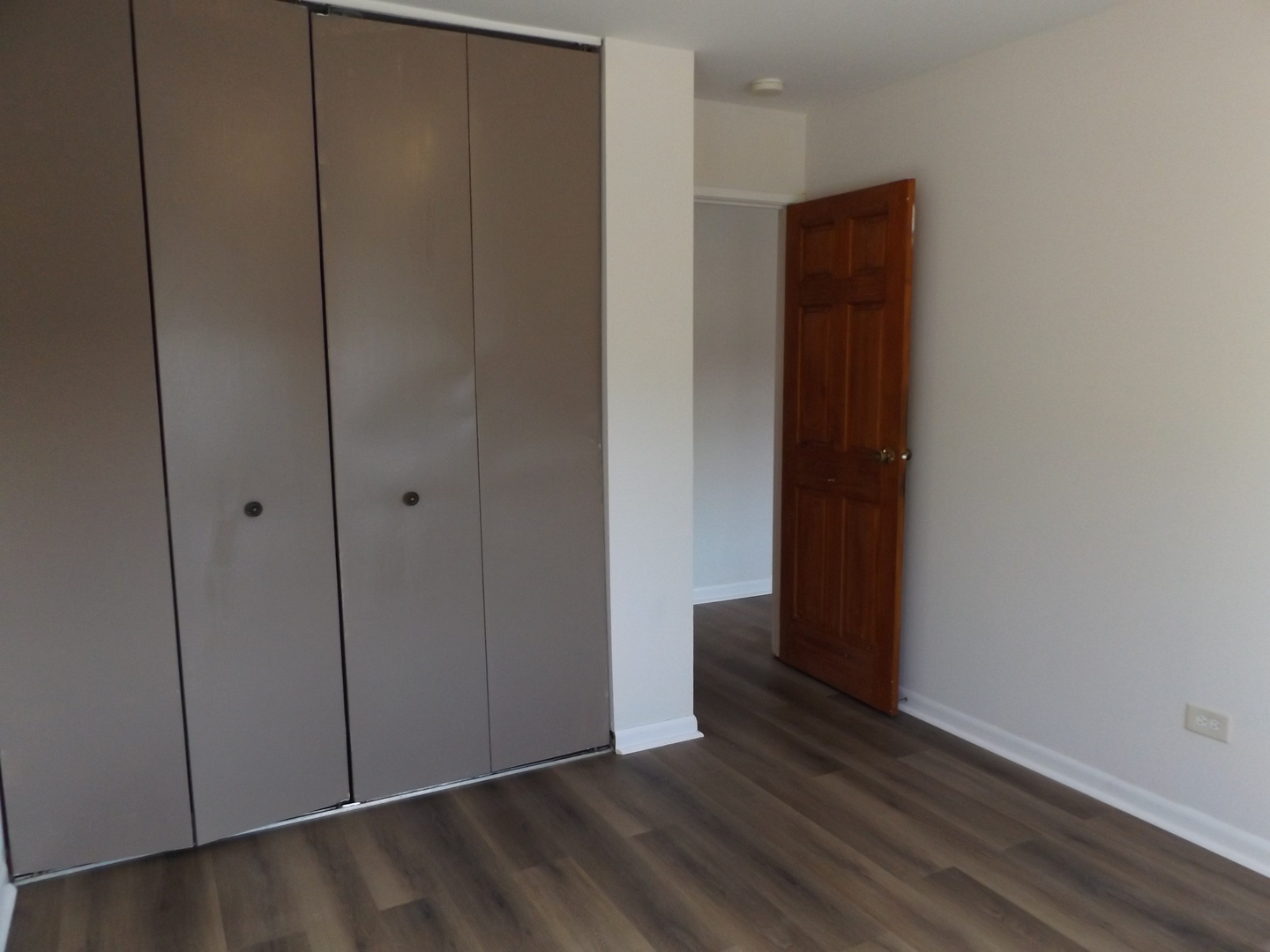 710 W Huntington Commons Road #2B, Mount Prospect, IL 60056