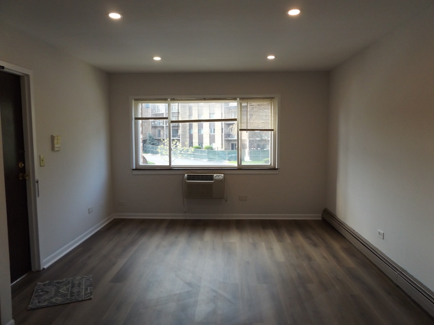 710 W Huntington Commons Road #2B, Mount Prospect, IL 60056