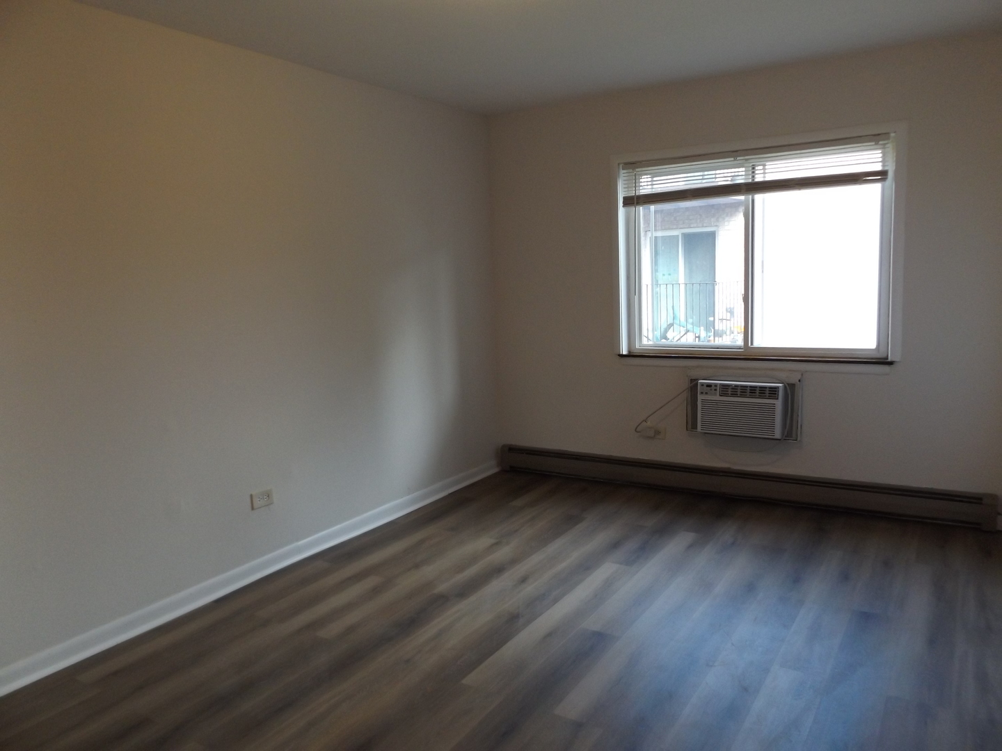 710 W Huntington Commons Road #2B, Mount Prospect, IL 60056