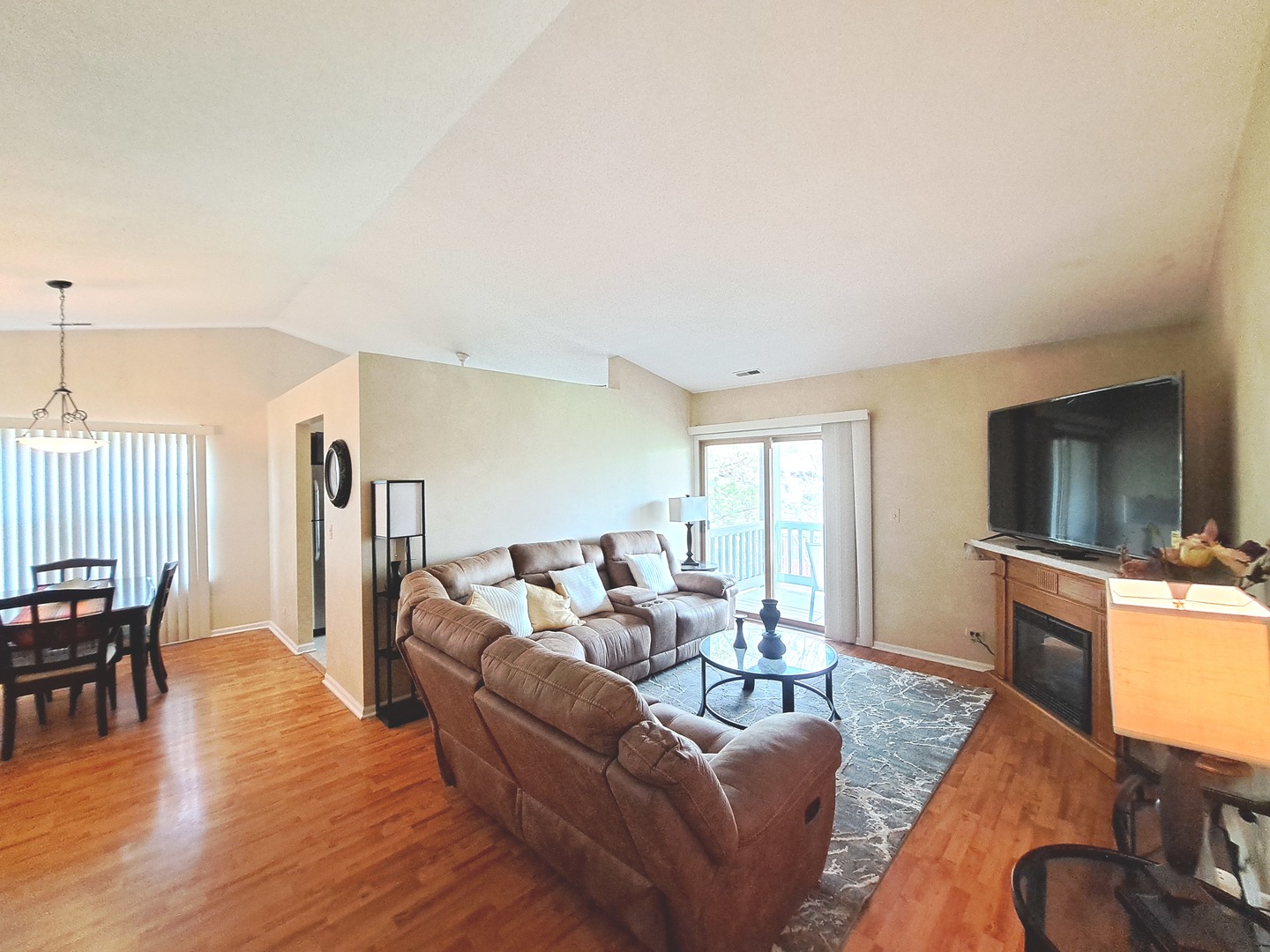 216 Stoneybrook Lane #2C, Bloomingdale, IL 60108