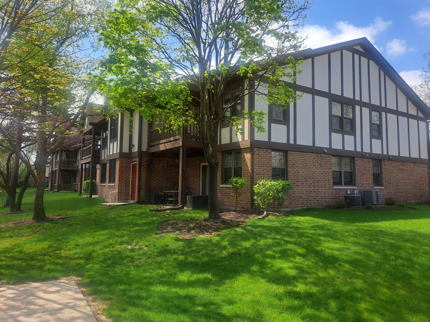 216 Stoneybrook Lane #2C, Bloomingdale, IL 60108