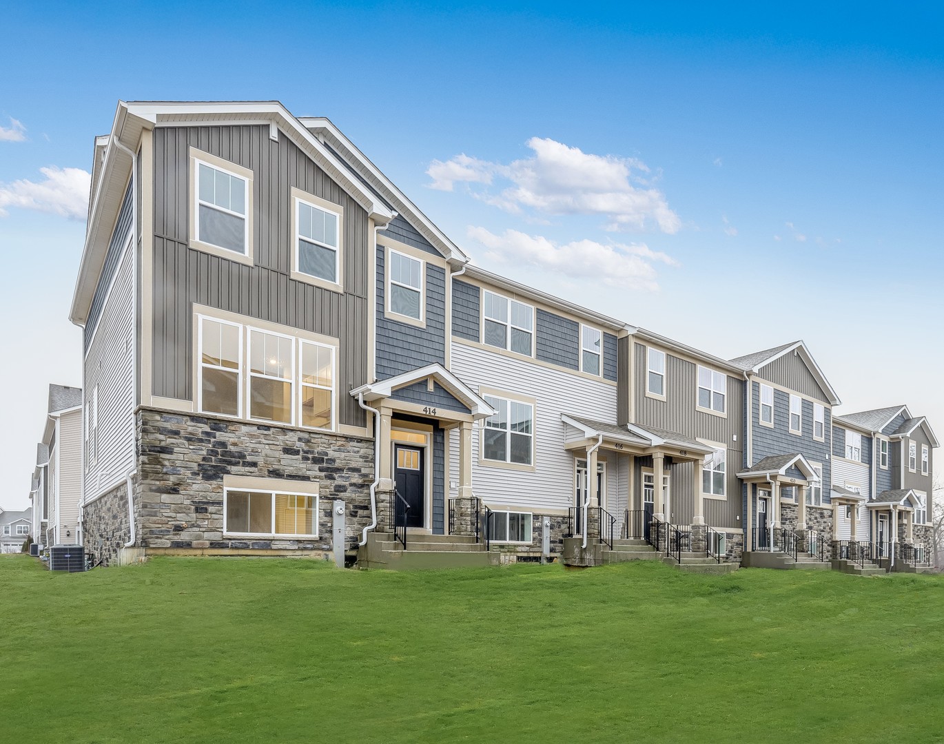 426 Red Oak Circle, Volo, IL 60020