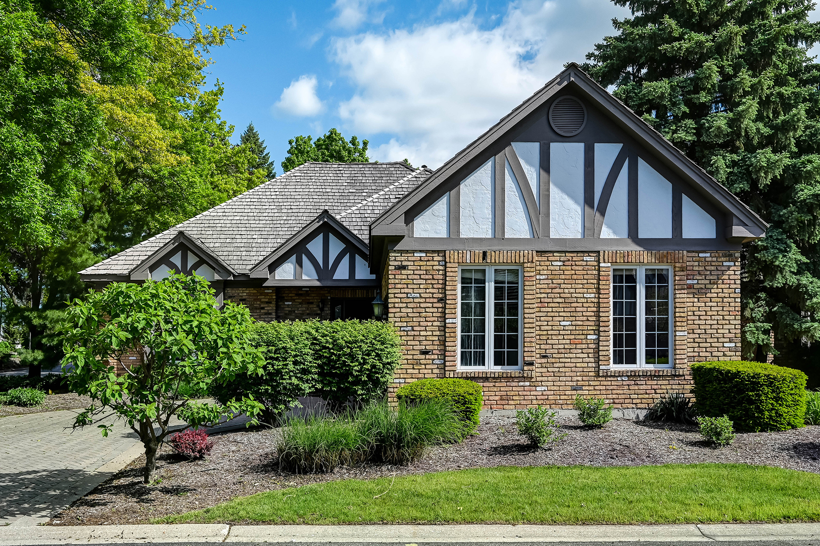 68 Berkshire Court, Burr Ridge, IL 60527