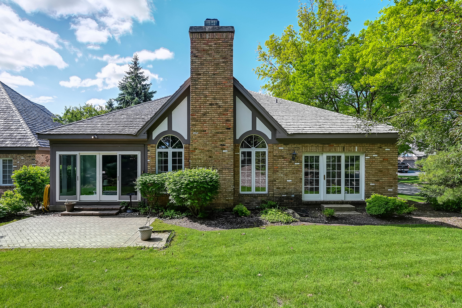 68 Berkshire Court, Burr Ridge, IL 60527