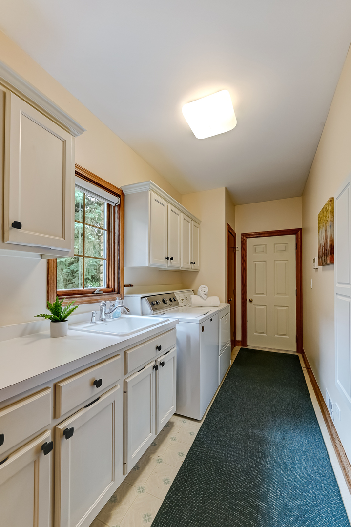 68 Berkshire Court, Burr Ridge, IL 60527