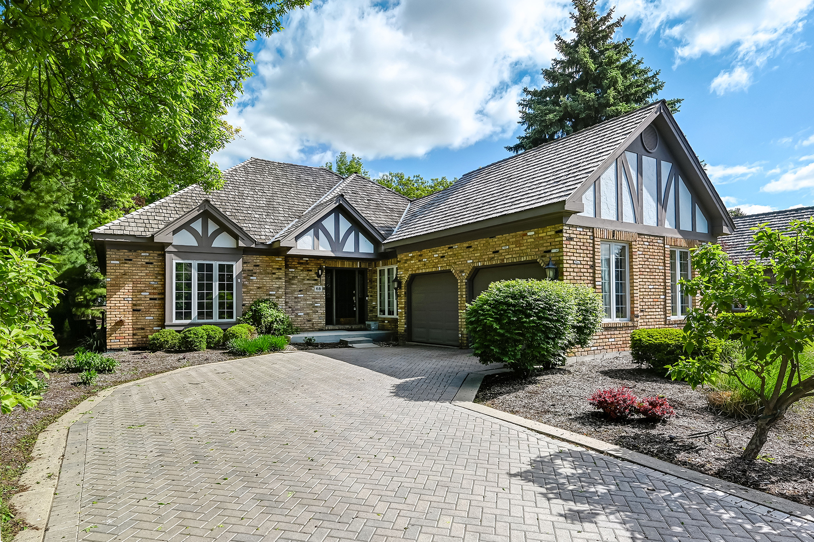 68 Berkshire Court, Burr Ridge, IL 60527