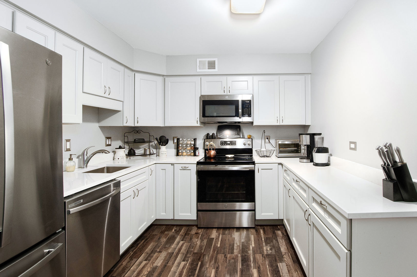 1408 S New Wilke Road #2-B, Arlington Heights, IL 60005