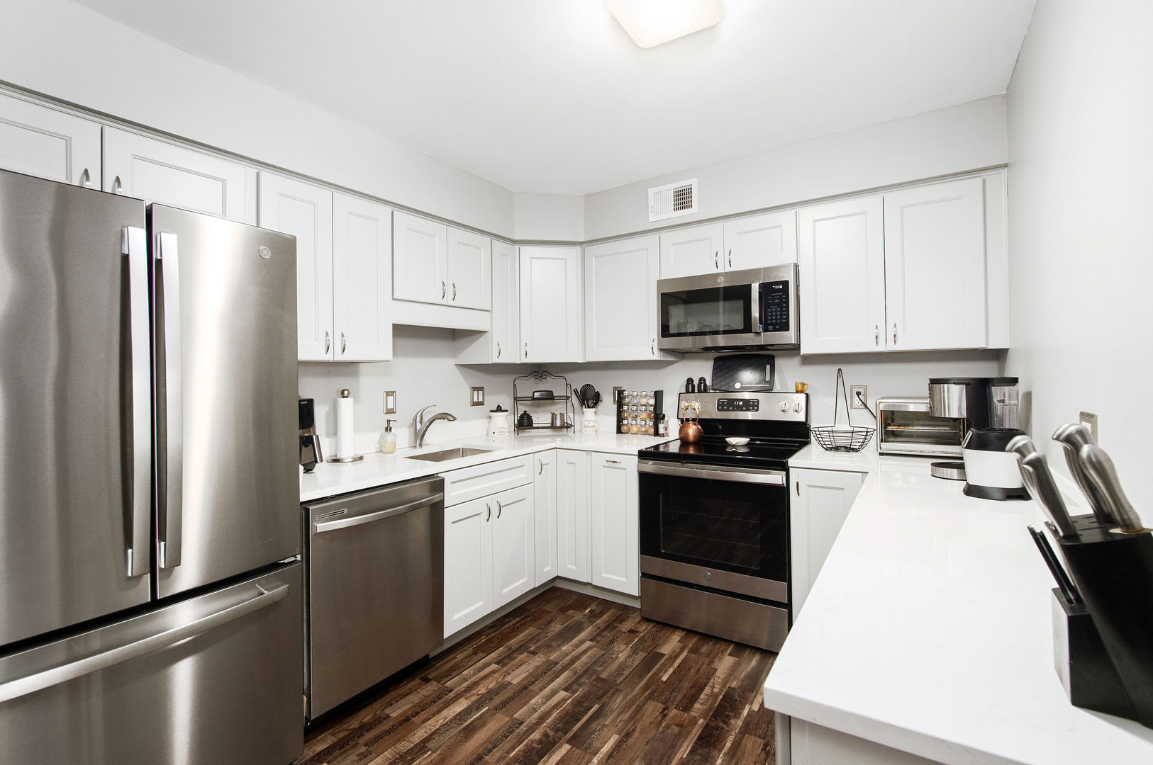 1408 S New Wilke Road #2-B, Arlington Heights, IL 60005