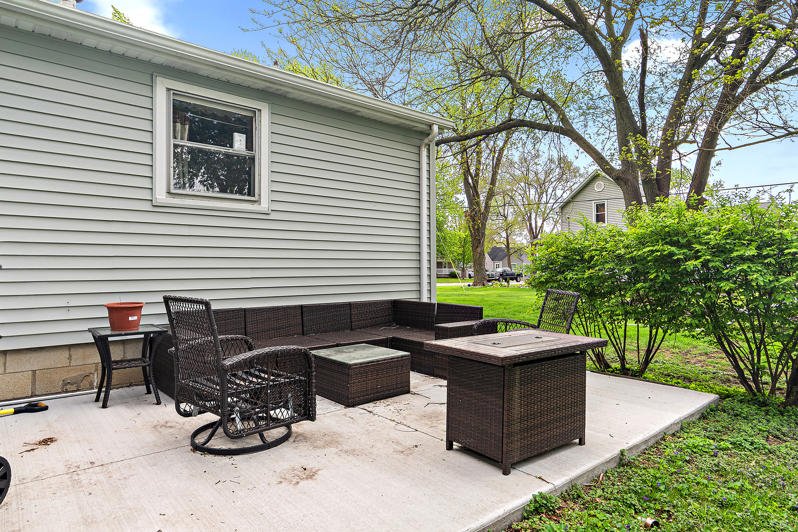 123 S Elm Street, Manteno, IL 60950