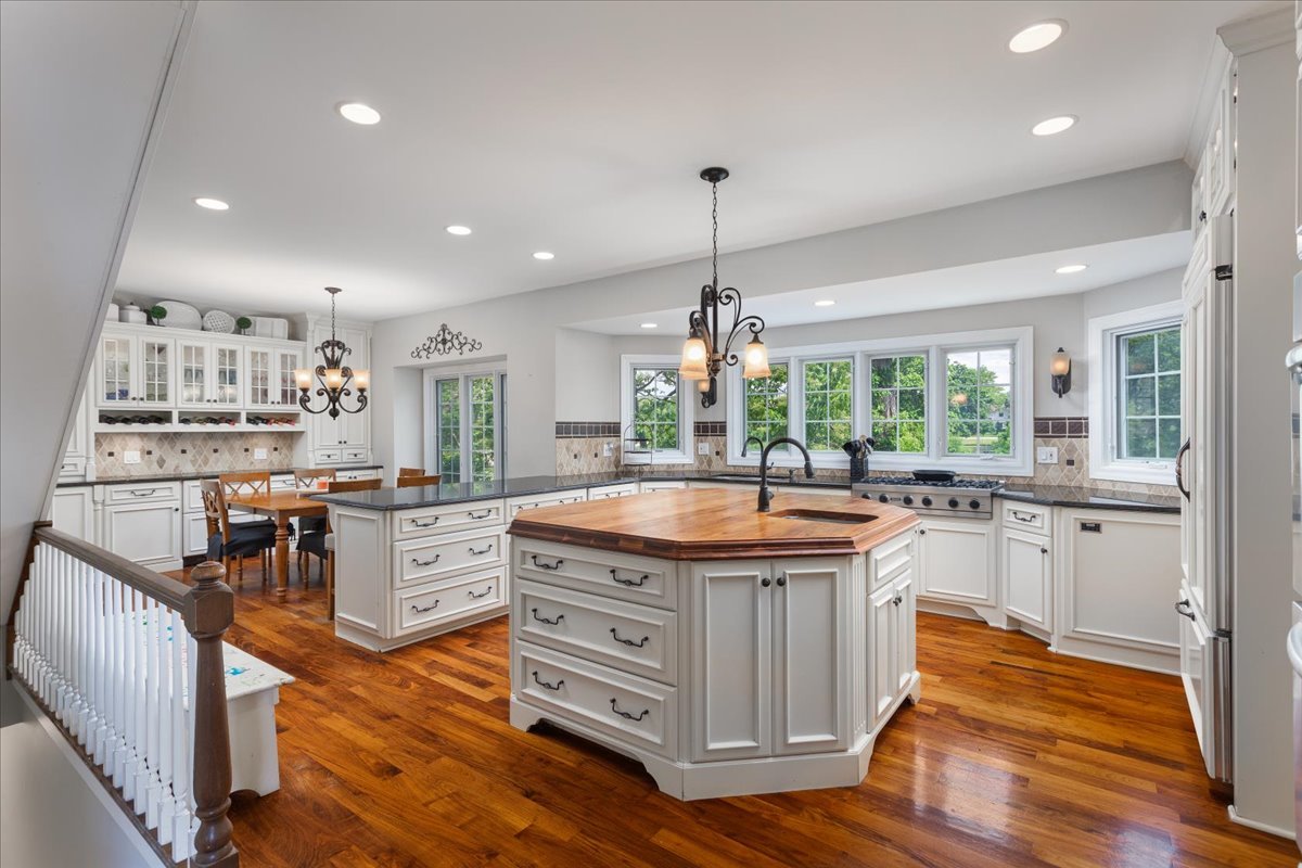 6191 Shorewood Court, Lisle, IL 60532