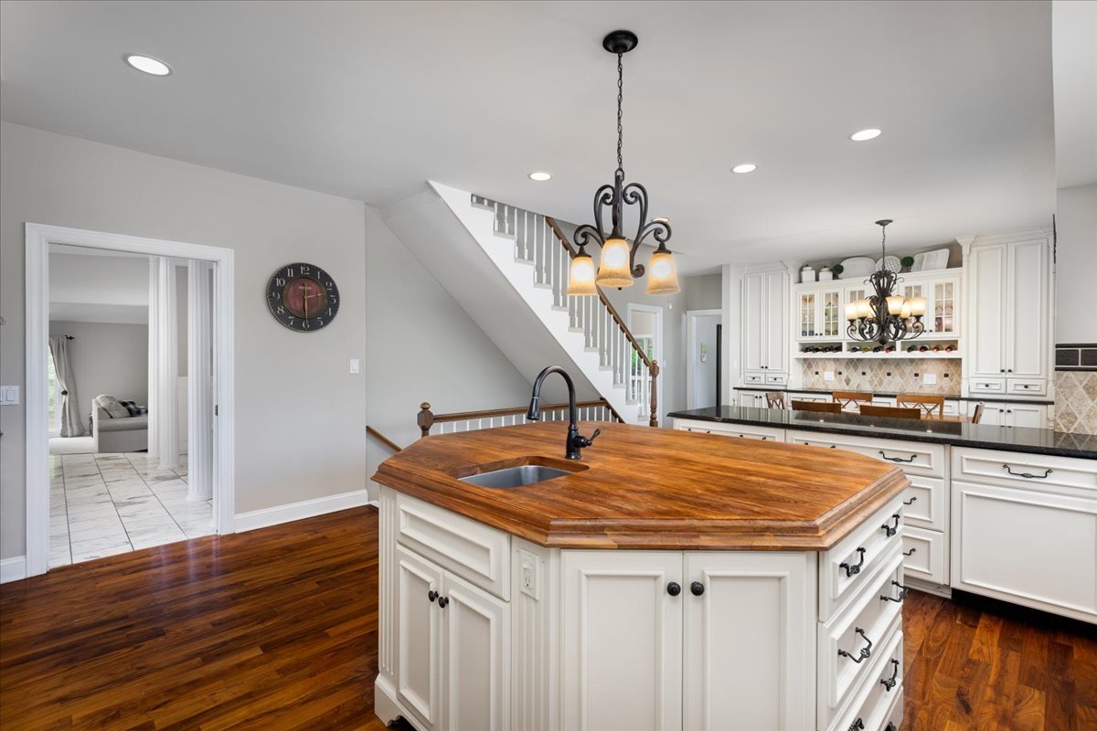 6191 Shorewood Court, Lisle, IL 60532